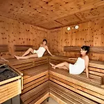 Hirschen Hotel 4*