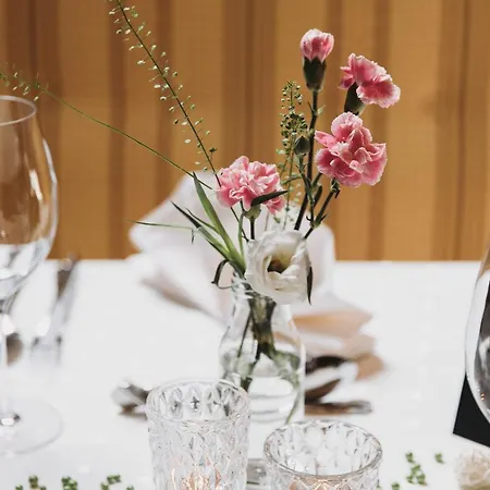 فندق Hirschen 4*