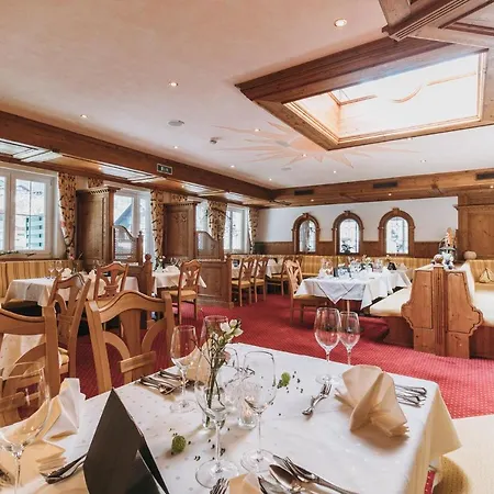 Hirschen Hotel 4*