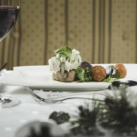 Hirschen فندق سيلبيرتال