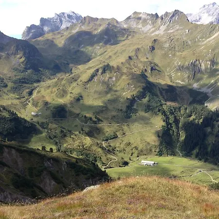 Hirschen فندق 4*