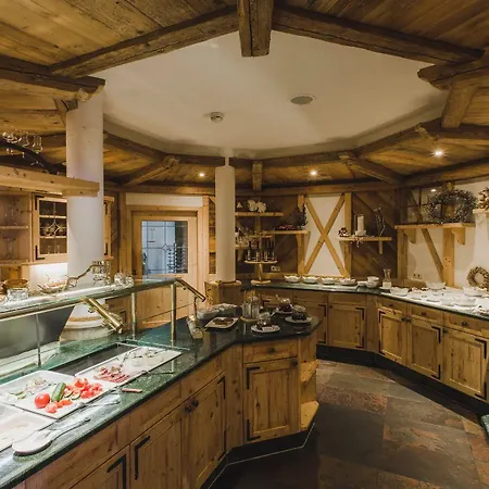 Hirschen Hotel 4*