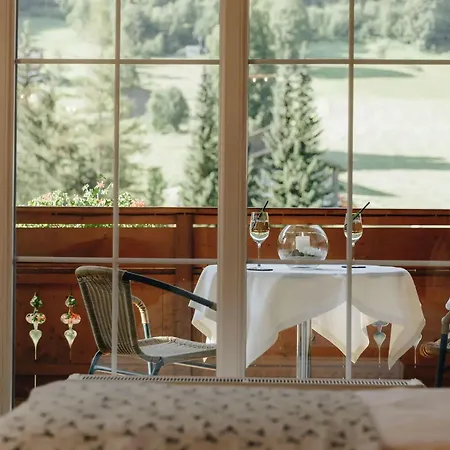 Hirschen فندق 4*